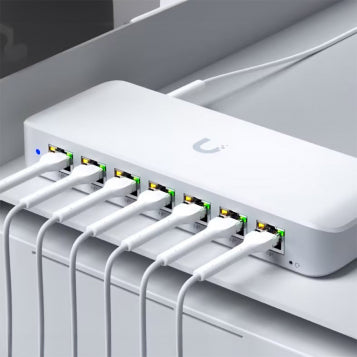 Ubiquiti Ultra 210W Managed L2 Gigabit Ethernet (10/100/1000) Power over Ethernet (PoE) White