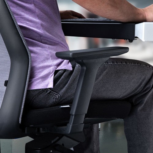 StarTech.com Clamp-On Steel Desk Corner Sleeve for L-Shaped/Corner Desk, For 0.5-1.5in (12.7-38.1mm) Desks, Increase Space for Keyboard/Mouse, Desk Extender/Tray For Wooden/Steel Desks, Ships Assembled