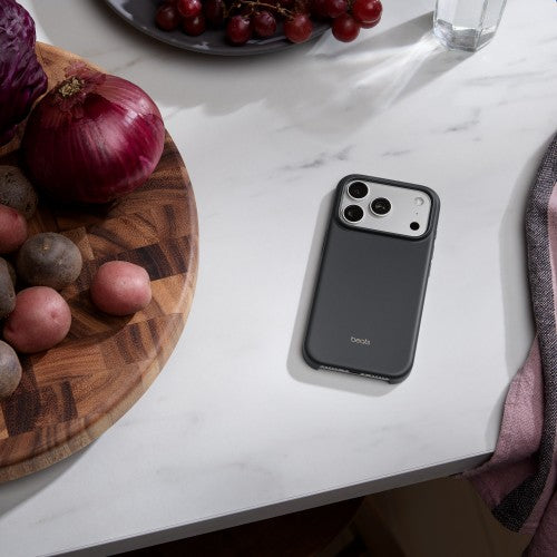 Apple Beats iPhone 17 Pro Case with MagSafe and Camera Control – Granite Gray
