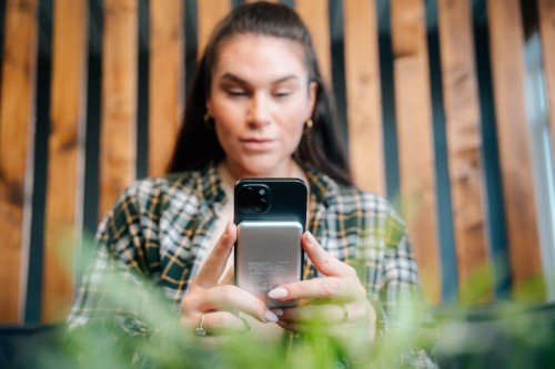 Verbatim Charge 'n' Go Magnetic Wireless Power Bank 5000mAh Blue