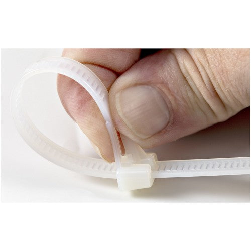 StarTech.com 10"(25cm) Reusable Cable Ties - 1/4"(7mm) wide, 2-1/2"(65mm) Bundle Dia. 50lb(22kg) Tensile Strength, Releasable Nylon Ties, Indoor/Outdoor, 94V-2/UL Listed, 100 Pack - White