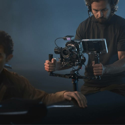 DJI RS 4 Pro Hand camera stabilizer Black